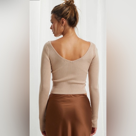 V-Neck Ribbed Cropped Tan Sweater - Picture 8 of 8